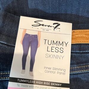 NWOT Ladies seven7 jeans size 12. skinny jeans. no tag New from the pallet.